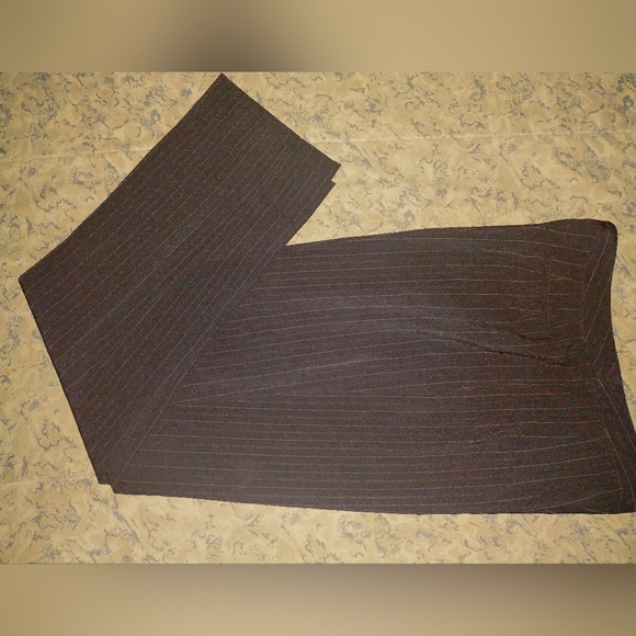 "Harvè Benard" by Benard Holtzman Black & Grey Pinstripe Dress Pants - Picture 2 of 7